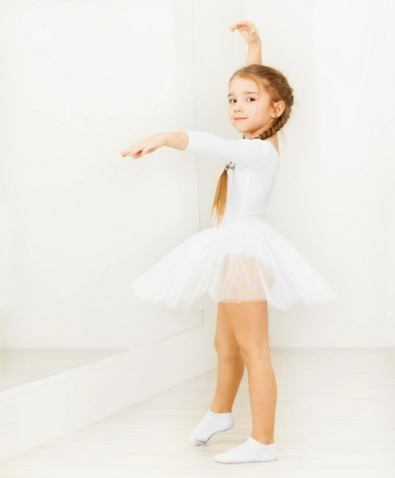 Dziewczynka w&nbsp;spódnicy