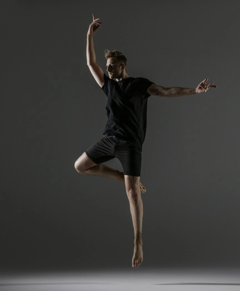 Mężczyzna w&nbsp;szortach